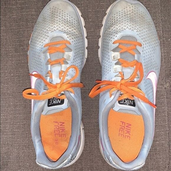 WOMEN’S 11 NIKE FREE 3.0 RUNNING SHOES - Picture 4 of 5